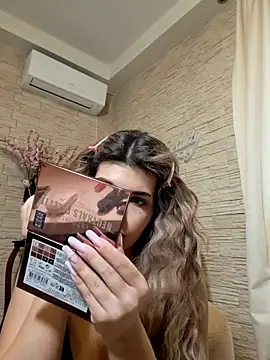 Bella Posh online show from February 17, 1:08 pm