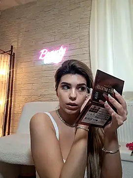 Bella Posh online show from February 1, 7:17 am