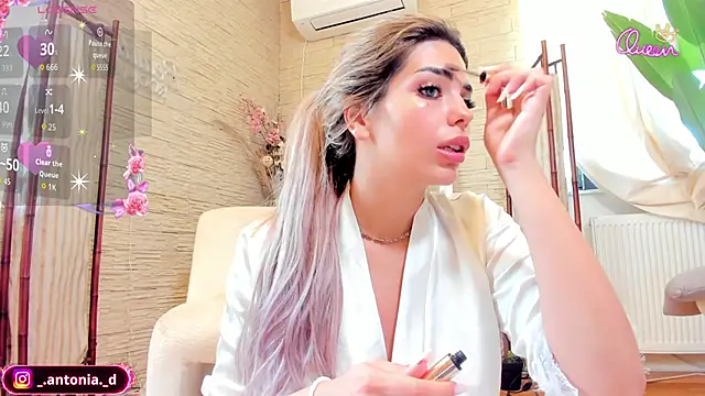 Snapshot of Bella_Posh chatting on June 21, 7:47 am Bella Posh online show from June 21, 7:47 am