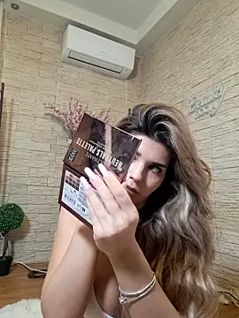 Bella Posh online show from February 15, 12:15 pm