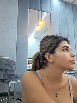 Bella Posh online show from October 12, 7:43 am