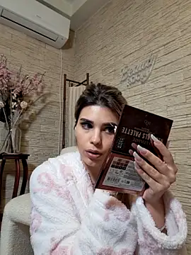 Bella Posh online show from February 10, 3:33 pm