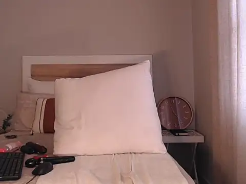 Bee Bella1 online show from November 15, 9:24 am