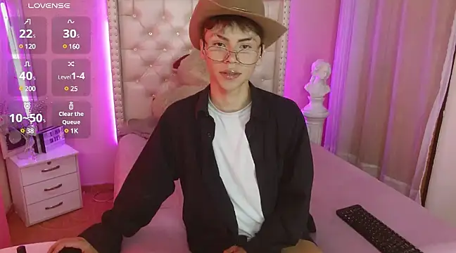 Snapshot of callum_77 chatting on March 20, 8:08 pm callum 77 online show from March 20, 8:08 pm