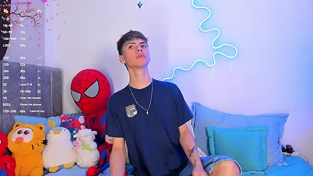 Snapshot of callum_77 chatting on October 29, 4:44 am callum 77 online show from October 29, 4:44 am