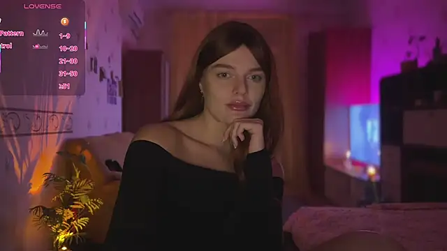 Snapshot of CherryRed_Girl chatting on October 23, 7:45 pm CherryRed Girl online show from October 23, 7:45 pm