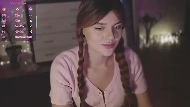 Snapshot of CherryRed_Girl chatting on October 6, 9:04 pm CherryRed Girl online show from October 6, 9:04 pm