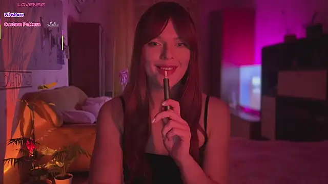 CherryRed Girl online show from April 4, 10:05 pm