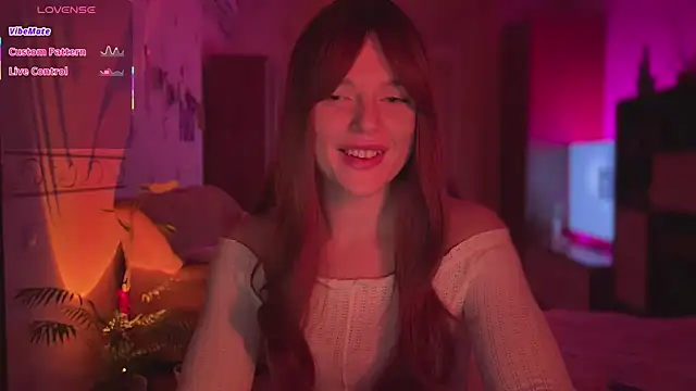 CherryRed Girl online show from April 10, 9:44 pm