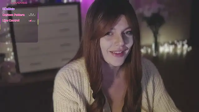 Snapshot of CherryRed_Girl chatting on September 25, 8:15 pm CherryRed Girl online show from September 25, 8:15 pm