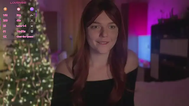 Snapshot of CherryRed_Girl chatting on December 15, 7:09 pm CherryRed Girl online show from December 15, 7:09 pm