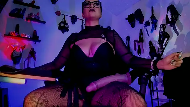 veresskaardila77 online show from December 22, 1:22 pm