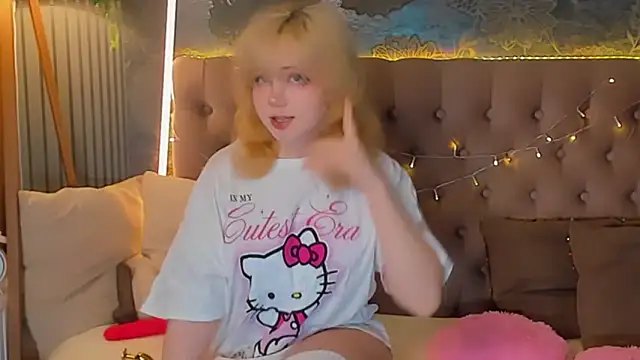 EmilyAngells online show from March 18, 7:00 am