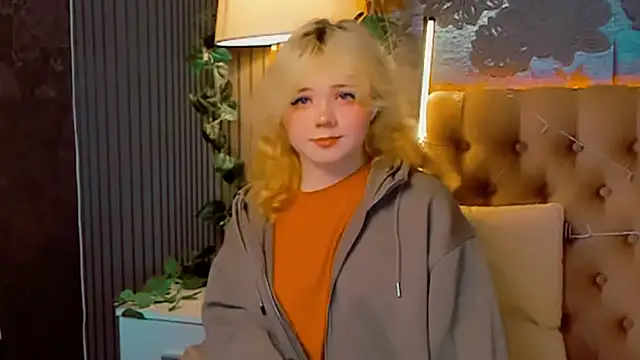 EmilyAngells online show from February 19, 6:32 am