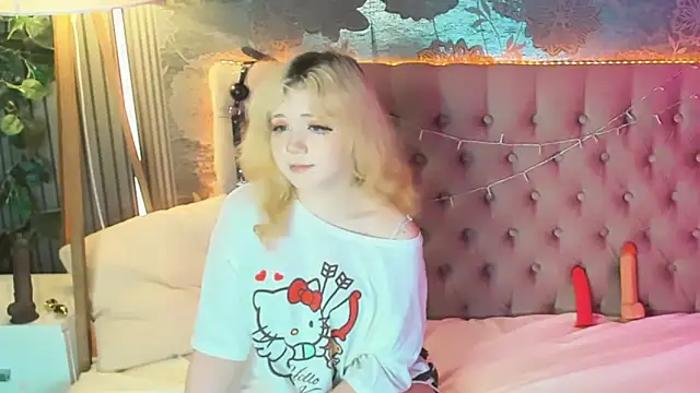 Snapshot of EmilyAngells chatting on May 29, 6:52 am EmilyAngells online show from May 29, 6:52 am