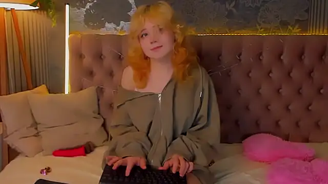 EmilyAngells online show from February 11, 8:58 am