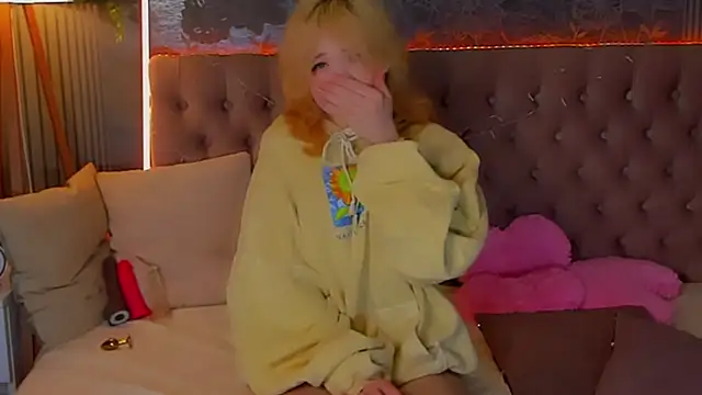 EmilyAngells online show from February 13, 6:57 am