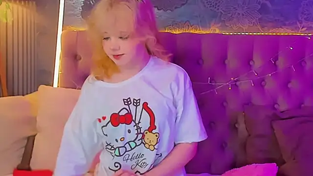 EmilyAngells online show from April 4, 5:47 am