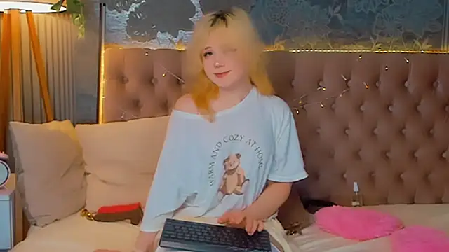 EmilyAngells online show from February 25, 6:57 am