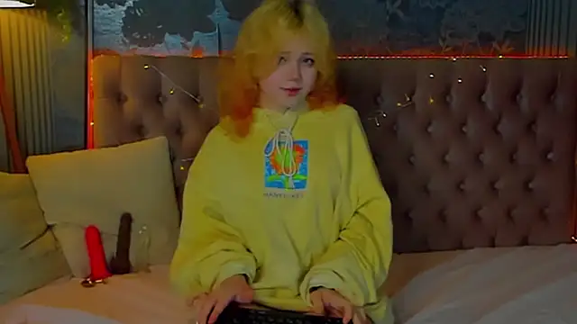 EmilyAngells online show from February 6, 7:04 am