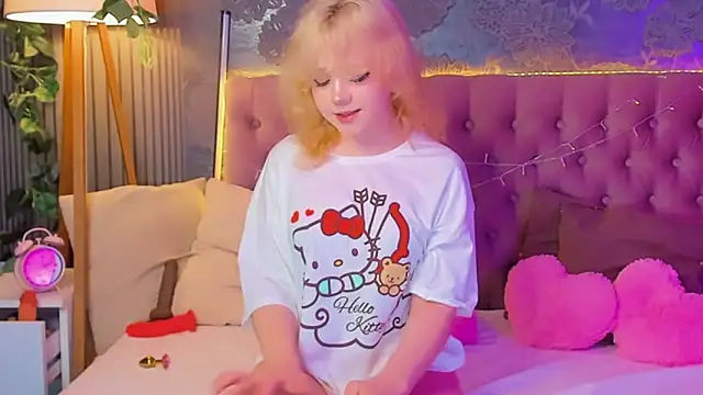 EmilyAngells online show from April 1, 5:42 am