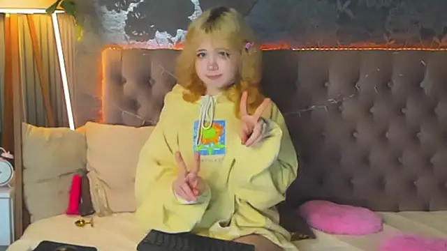 EmilyAngells online show from February 16, 7:18 am