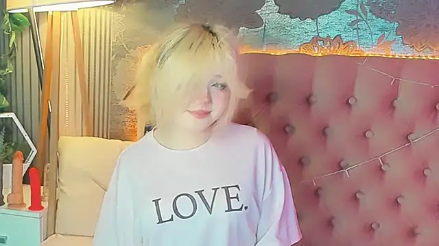 Snapshot of EmilyAngells chatting on July 20, 8:43 am EmilyAngells online show from July 20, 8:43 am