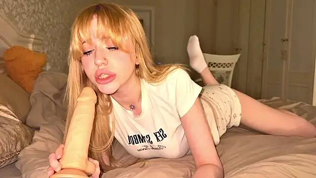  BunnyDollStella  online show from February 4, 4:40 am