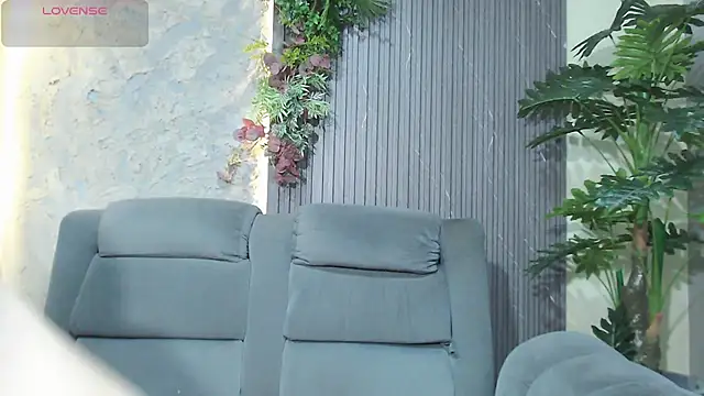 Snapshot of denise_babe_ chatting on October 15, 12:02 pm denise babe online show from October 15, 12:02 pm