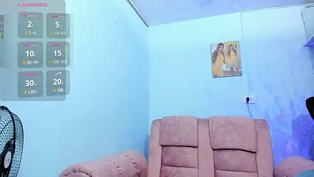 Snapshot of denise_babe_ chatting on June 17, 11:09 am denise babe online show from June 17, 11:09 am