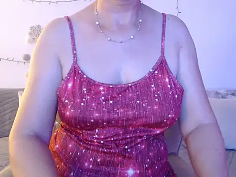 Snapshot of YourfantasyGiuly chatting on June 19, 1:17 pm YourfantasyGiuly online show from June 19, 1:17 pm