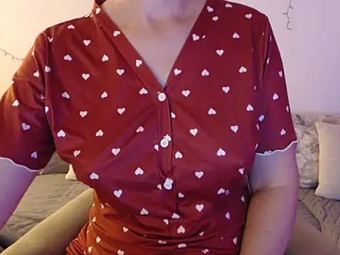 Snapshot of YourfantasyGiuly chatting on June 15, 7:19 am YourfantasyGiuly online show from June 15, 7:19 am