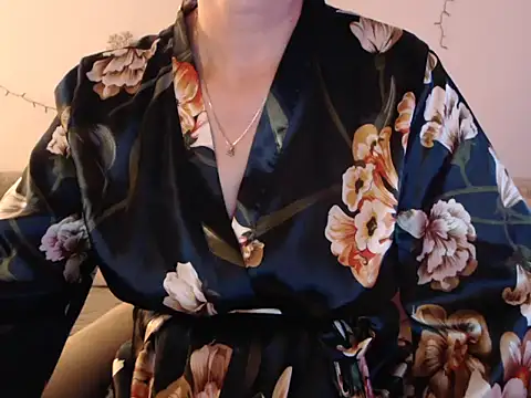Snapshot of YourfantasyGiuly chatting on June 28, 4:19 am YourfantasyGiuly online show from June 28, 4:19 am