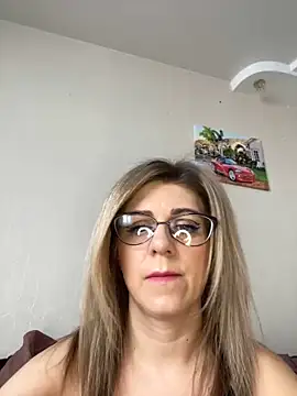 Lusi Luxary online show from March 4, 5:21 am