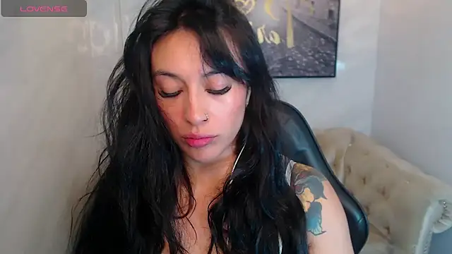 Snapshot of Isabella_Collen_v chatting on June 16, 1:11 pm Isabella Collen v online show from June 16, 1:11 pm