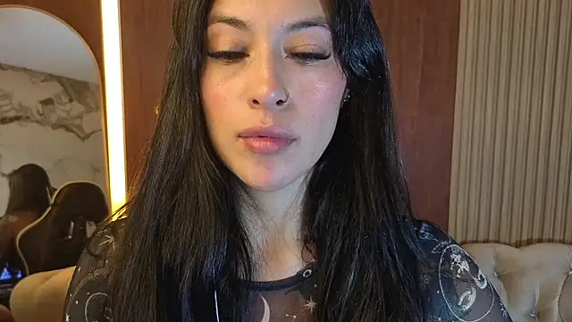 Snapshot of Isabella_Collen_v chatting on July 9, 1:10 pm Isabella Collen v online show from July 9, 1:10 pm