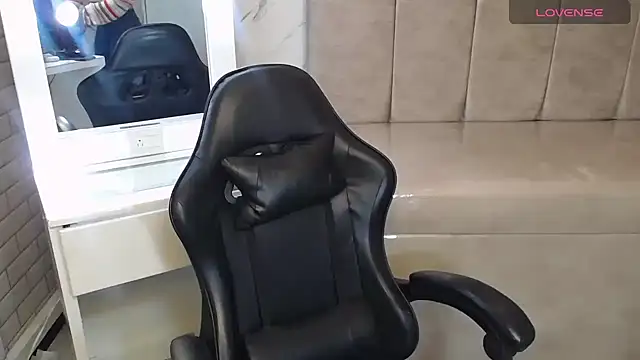 Isabella Collen v online show from March 6, 1:06 pm