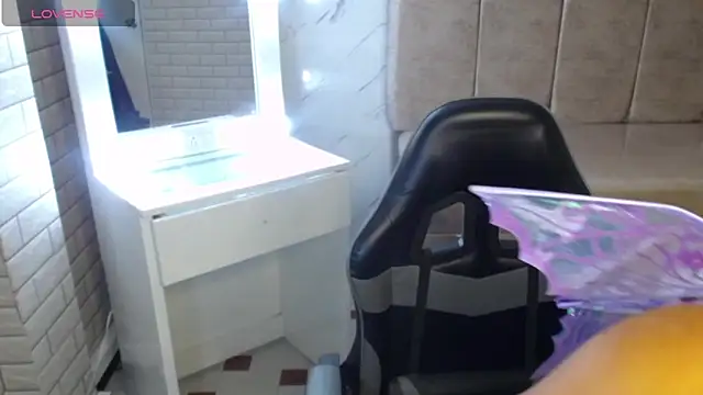 Isabella Collen v online show from January 14, 1:15 pm