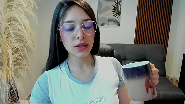 Snapshot of angeline_davies chatting on September 23, 1:40 pm angeline davies online show from September 23, 1:40 pm