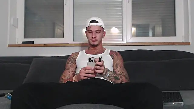 Snapshot of Zzedd chatting on February 20, 10:26 pm Zzedd online show from February 20, 10:26 pm