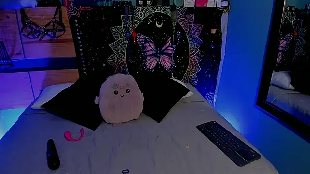 Snapshot of ChloeAllennn chatting on June 19, 11:31 pm ChloeAllennn online show from June 19, 11:31 pm