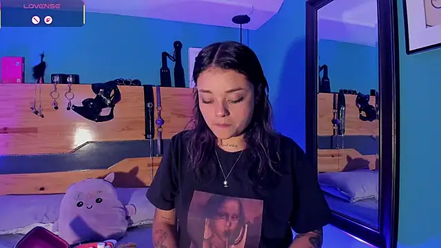 ChloeAllennn online show from March 14, 12:05 am