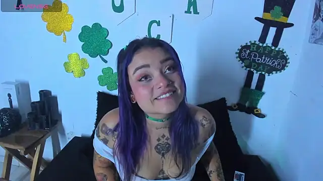 ChloeAllennn online show from March 18, 6:28 am