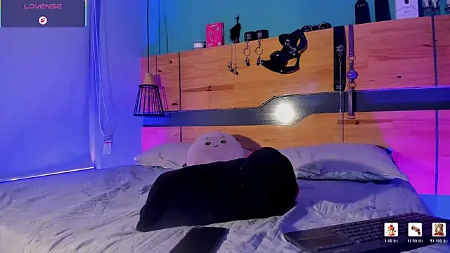 ChloeAllennn online show from March 14, 12:11 pm