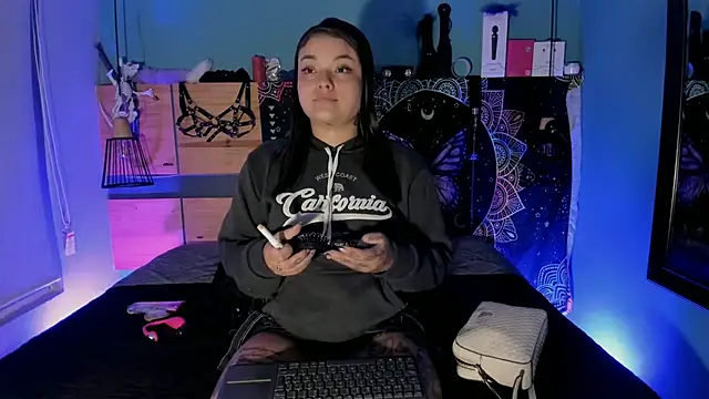 ChloeAllennn online show from May 28, 11:27 am