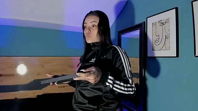 ChloeAllennn online show from May 12, 12:00 pm