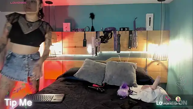 ChloeAllennn online show from November 6, 11:47 am