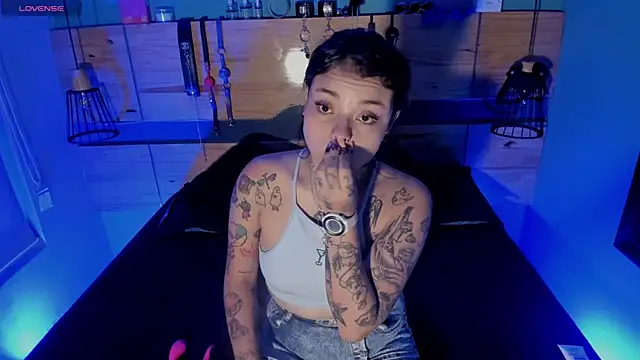 ChloeAllennn online show from March 20, 12:06 pm