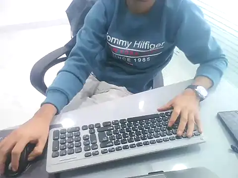 Snapshot of rahulkajuuu0909 chatting on November 29, 9:20 am rahulkajuuu0909 online show from November 29, 9:20 am