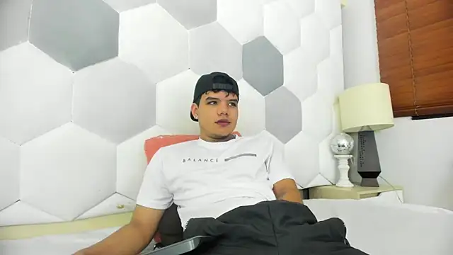 Axel Forte online show from February 3, 1:27 pm